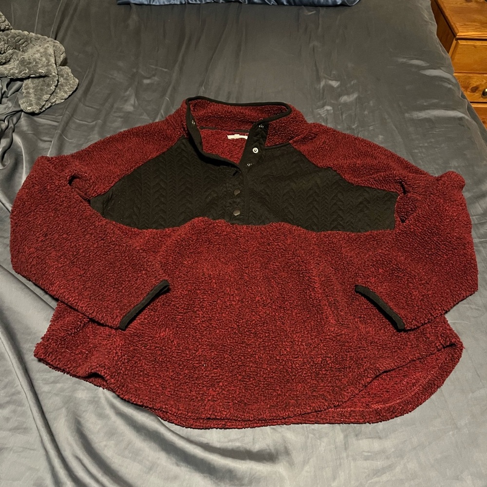 Women’s brandy and black pullover
